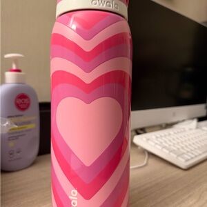 Owala 40oz Water Bottle Valentines Day Limited Edition - see description